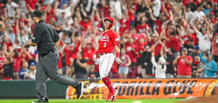 Reds viram contra Dodgers com reação na última entrada