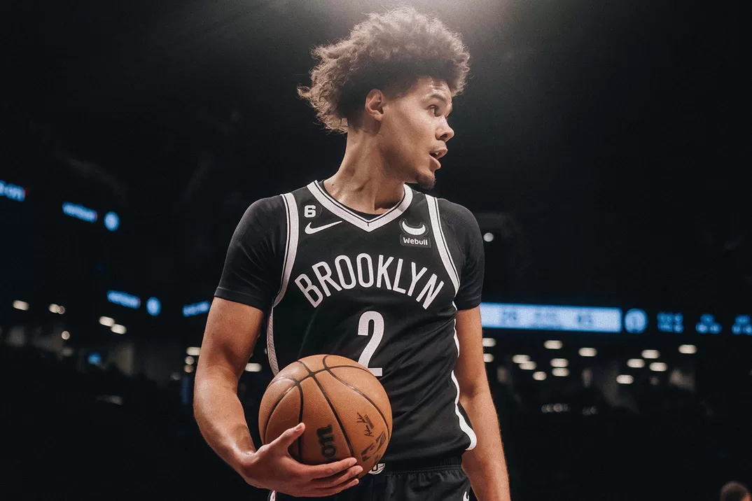 Cam Johnson renova com os Nets.