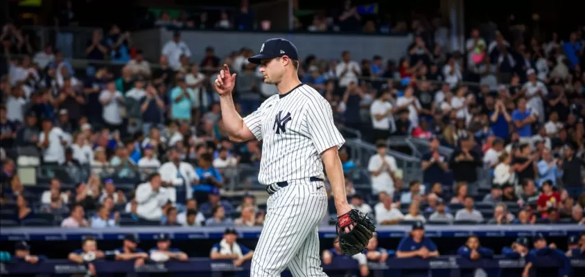 Gerrit Cole ajudou o New York Yankees a encerrar uma sequencia de quatro derrotas consecutivas com uma grande atuação contra o Seattle Mariners