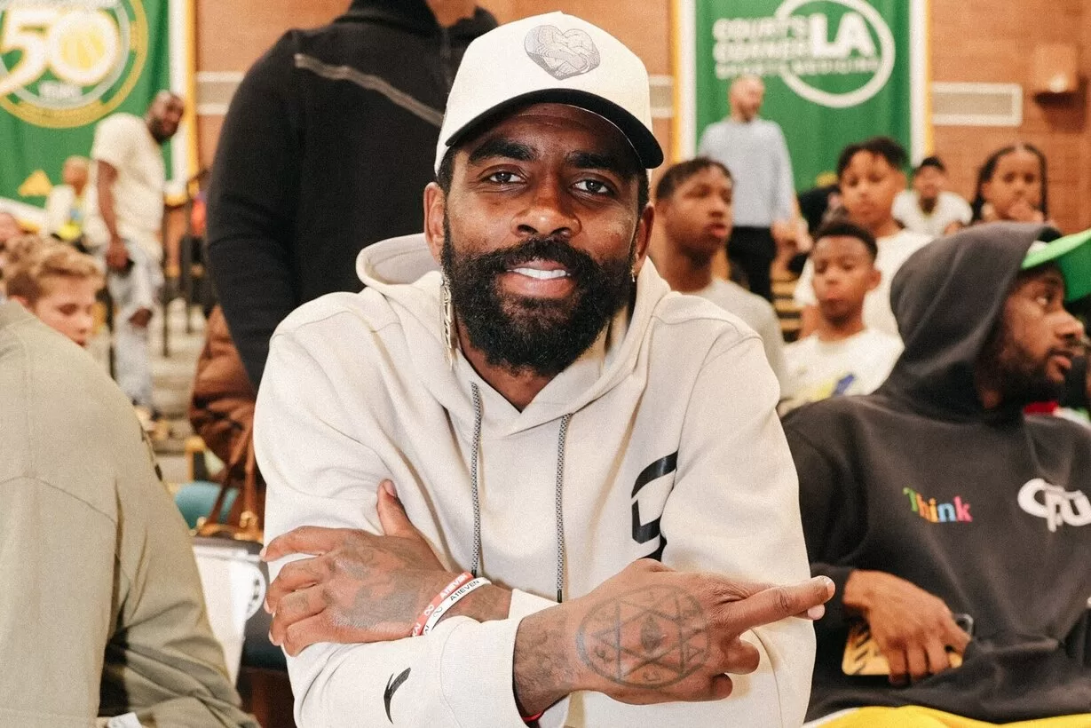 Kyrie Irving assiste a fim de semana de estreia da Drew League 2023