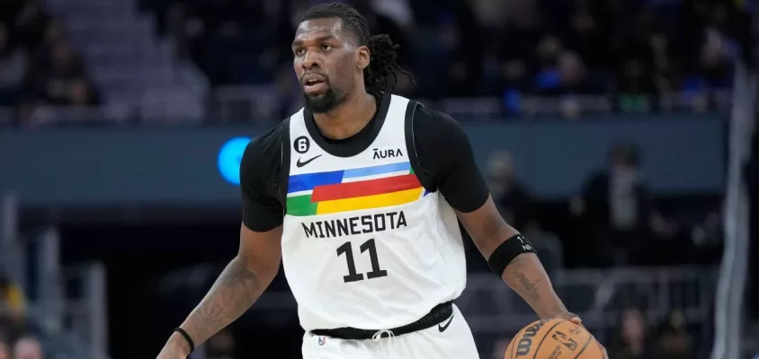 Naz Reid renova com os Timberwolves