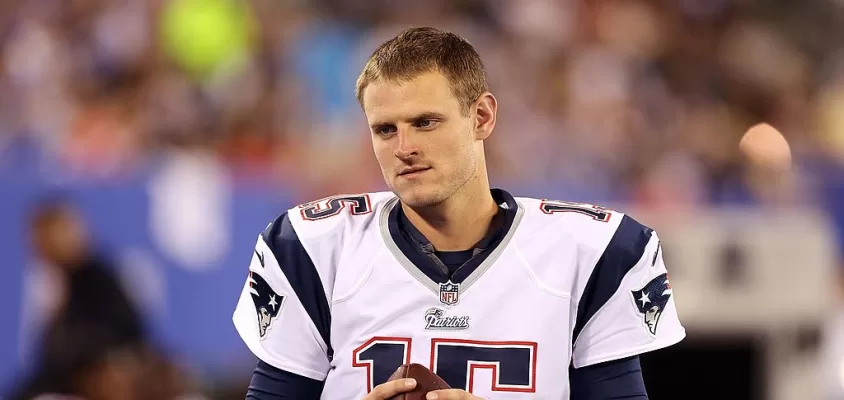 EAST RUTHERFORD, NJ - AUGUST 29: (NEW YORK DAILIES OUT) Ryan Mallett #15 of the New England Patriots looks on against the New York Giants at MetLife Stadium on August 29, 2012 in East Rutherford, New Jersey. The Giants defeated the Patriots 6-3