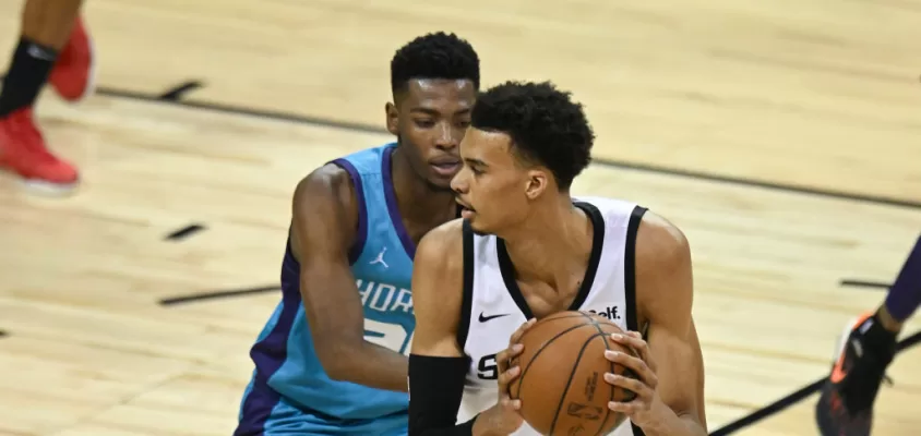 LAS VEGAS, NEVADA - JULY 07: Brandon Miller #24 of the Charlotte Hornets defends against Victor Wembanyama #1 of the San Antonio Spurs during the fourth quarter at the Thomas & Mack Center on July 07, 2023 in Las Vegas, Nevada