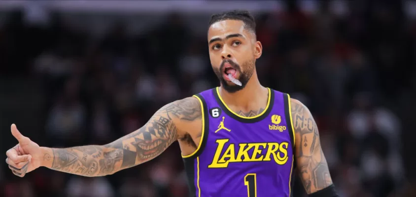 CHICAGO, IL - MARCH 29: Los Angeles Lakers guard D'Angelo Russell (1) reacts to a play during a NBA game between the Los Angeles Lakers and the Chicago Bulls on March 29, 2023 at the United Center in Chicago, IL