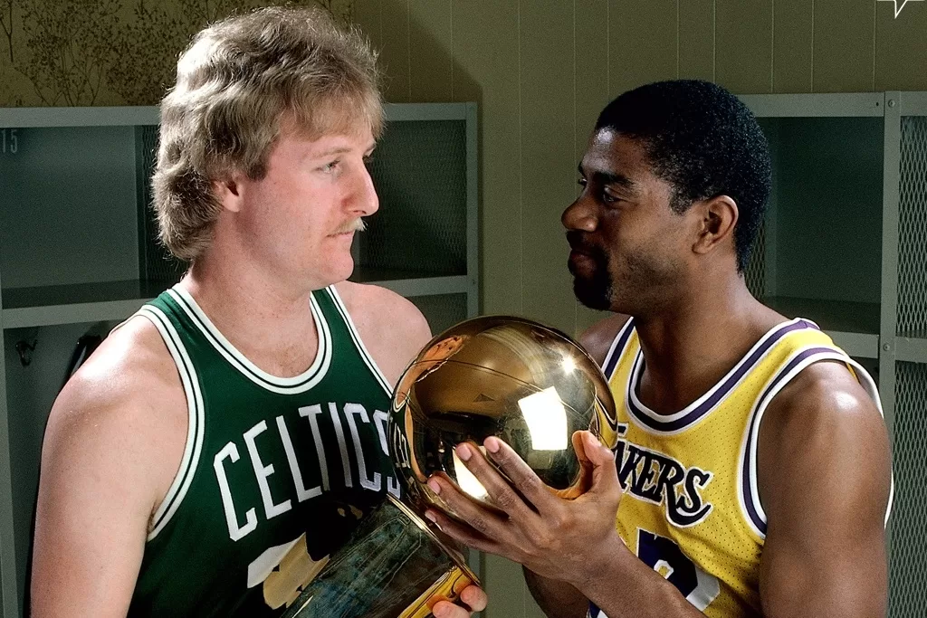 Larry Bird e Magic Johnson disputaram finais na década de 80.