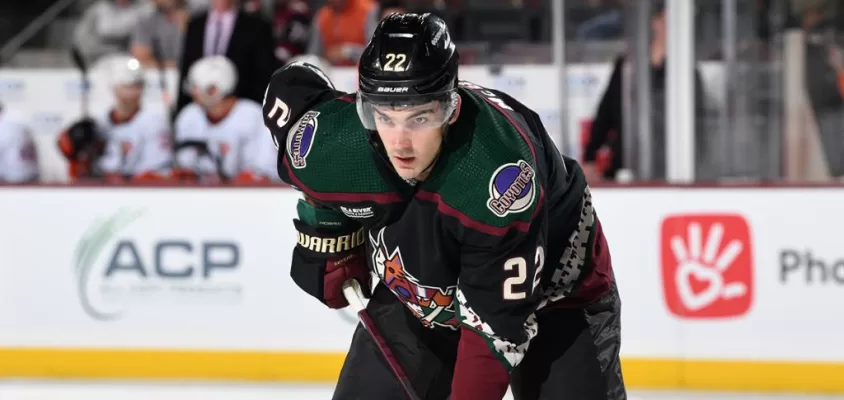 McBain renova com os Coyotes