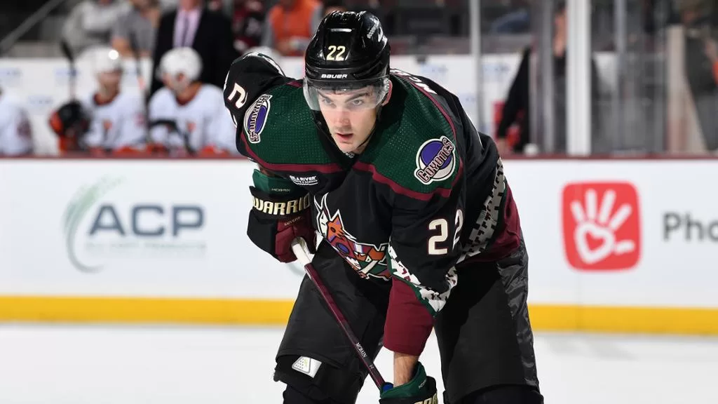 McBain renova com os Coyotes