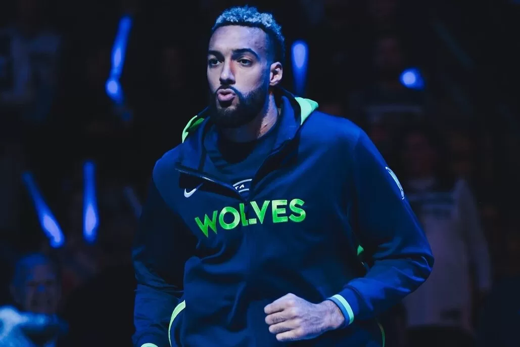 Rudy Gobert acerta arremessos de três em treino com a França