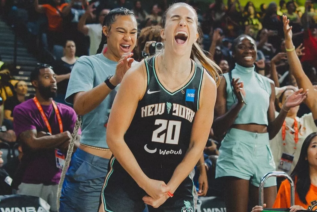 Sabrina Ionescu vence torneio de três pontos com recorde histórico