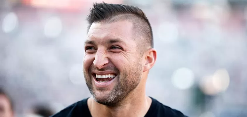 Tim Tebow integra grupo que será dono de equipe na ECHL