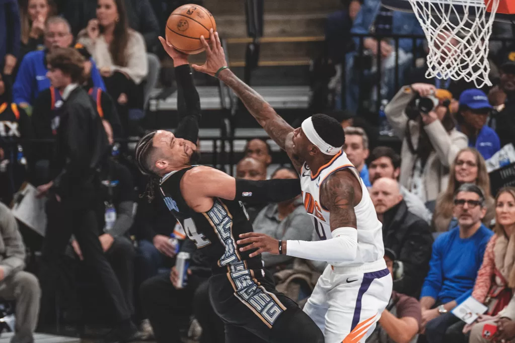 Torrey Craig bloqueia Brooks