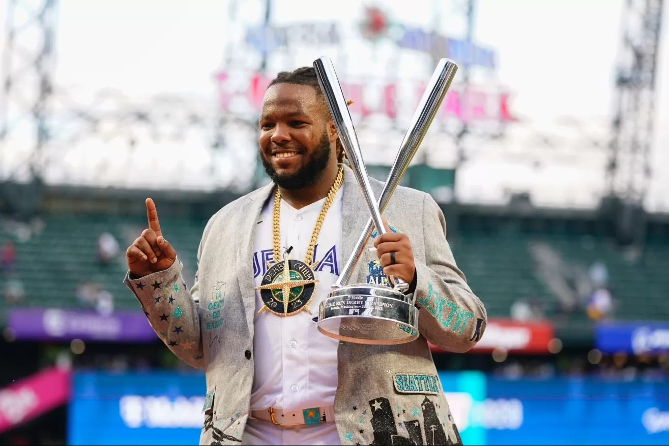 Vladimir Guerrero Jr. comemora a vitória do HR Derby 2023