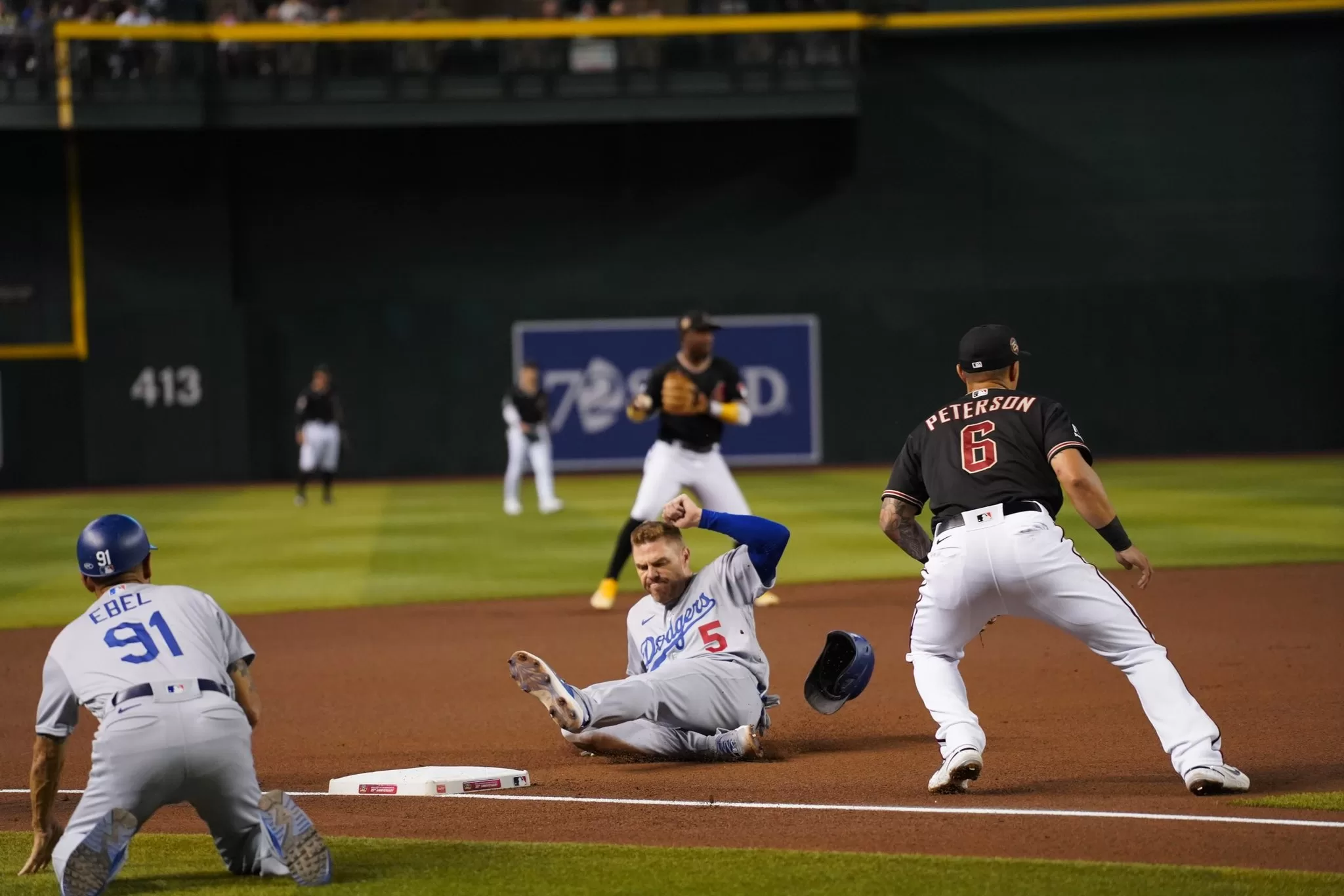 Dodgers marcam no final e vencem Diamondbacks