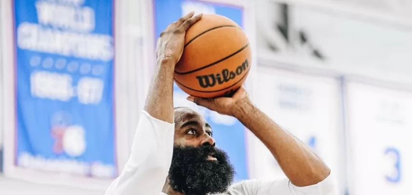 Harden é multado em US$ 100 mil pela NBA