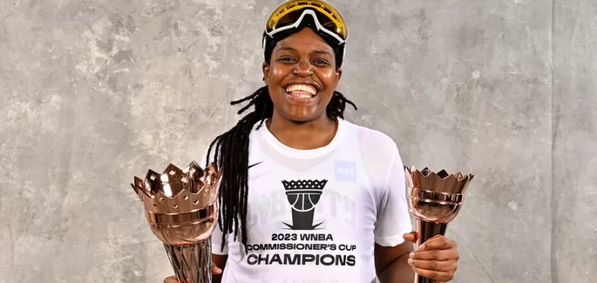 Jonquel Jones é MVP da Commissioner's Cup