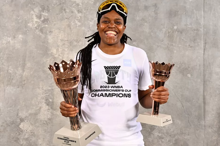 Jonquel Jones é MVP da Commissioner's Cup