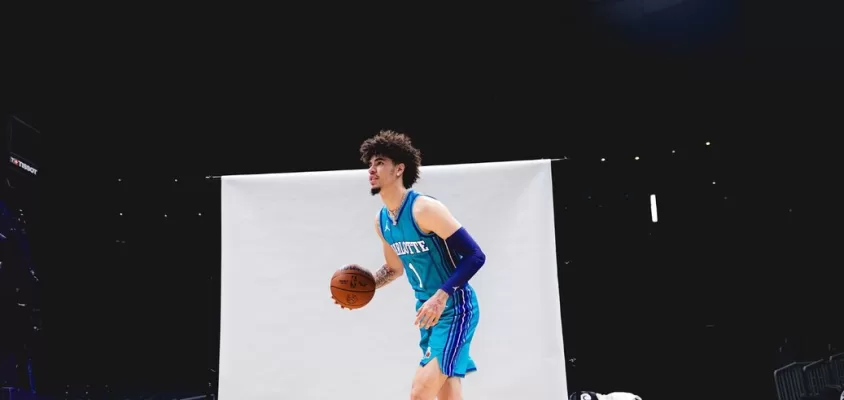 LaMelo Ball em novo uniforme "Classic Edition" dos Hornets