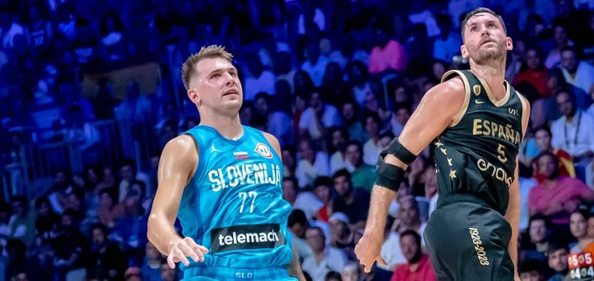 Luka Doncic e Rudy Fernandez em amistoso antes da Copa