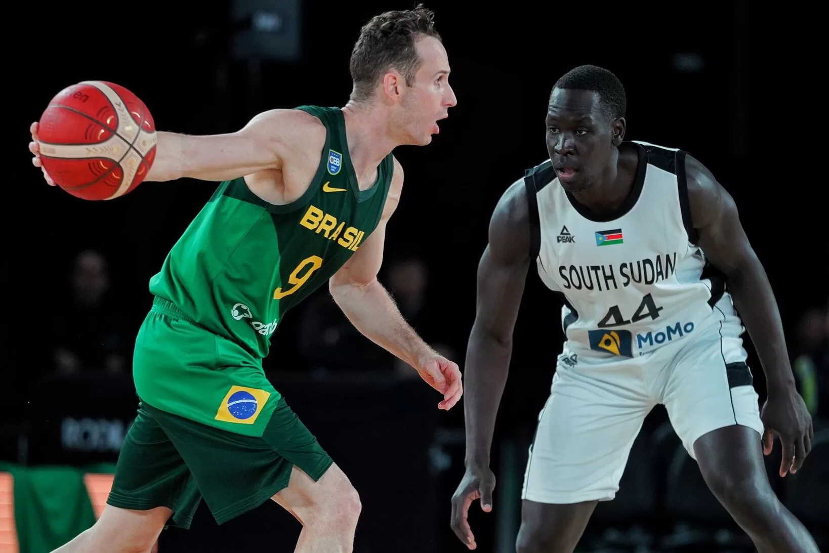 Marcelinho Huertas em ação pelo Brasil contra o Sudão do Sul