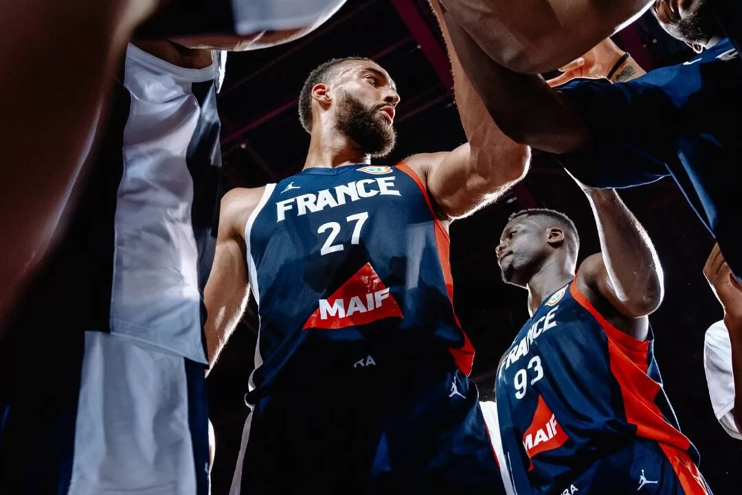 Rudy Gobert acerta bola de três em amistoso com a França