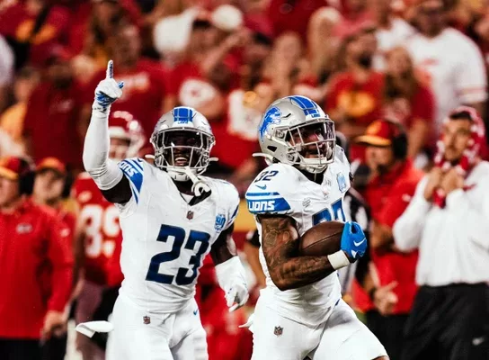 Brian Branch, S dos Lions, em uma pick six