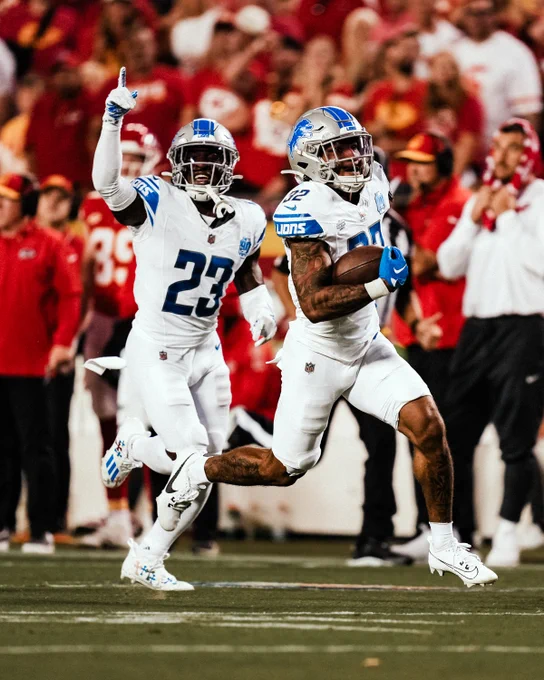 Brian Branch, S dos Lions, em uma pick six