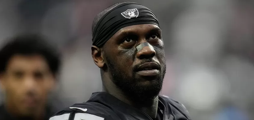 Las Vegas Raiders edge Chandler Jones