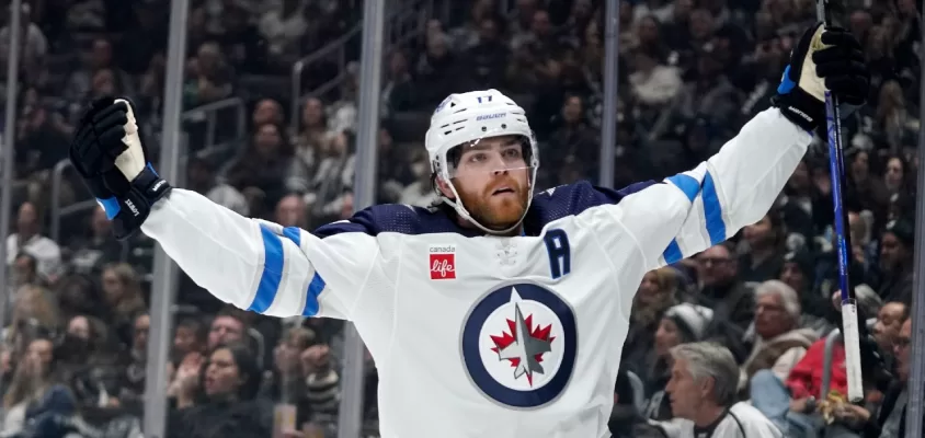 Adam Lowry é o novo capitão do Winnipeg Jets.