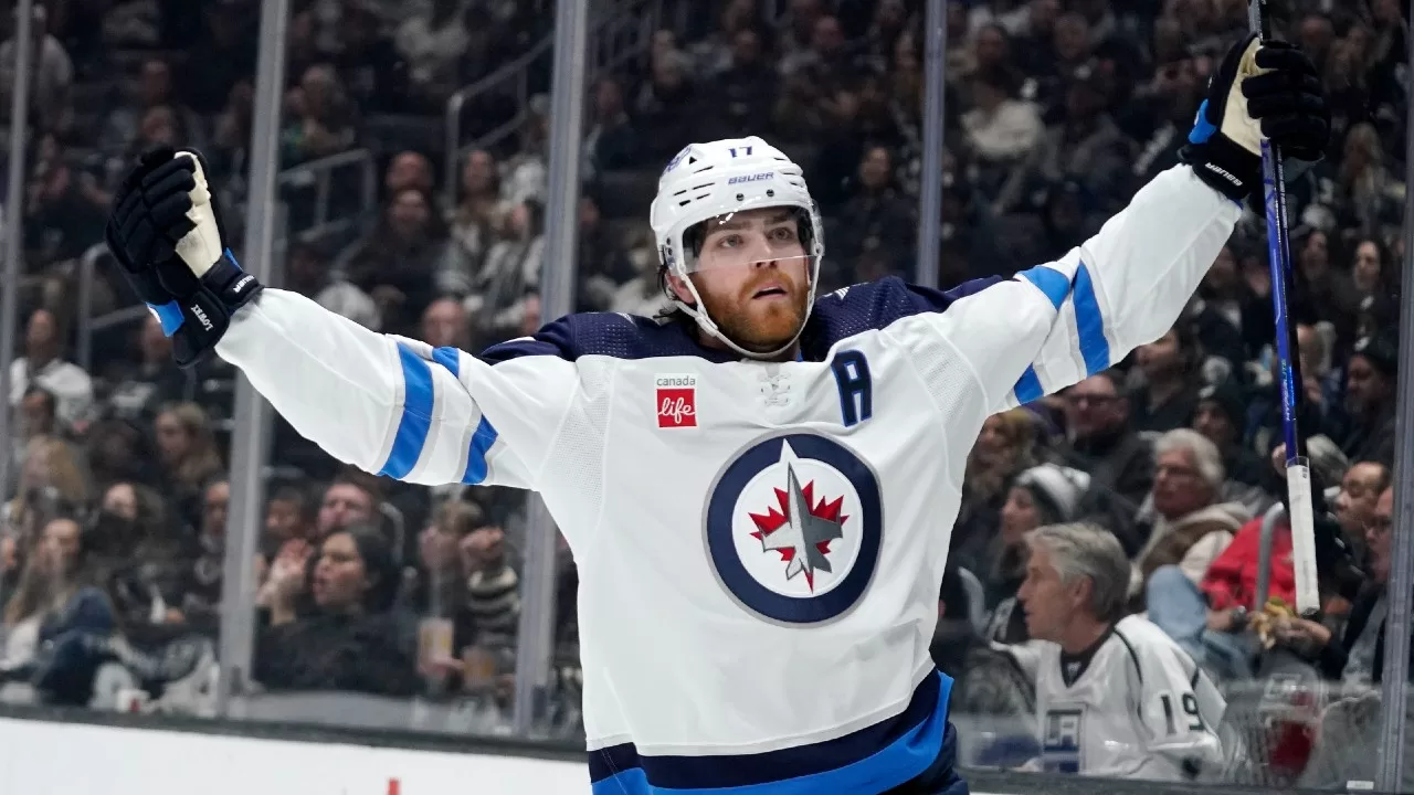 Adam Lowry é o novo capitão do Winnipeg Jets.