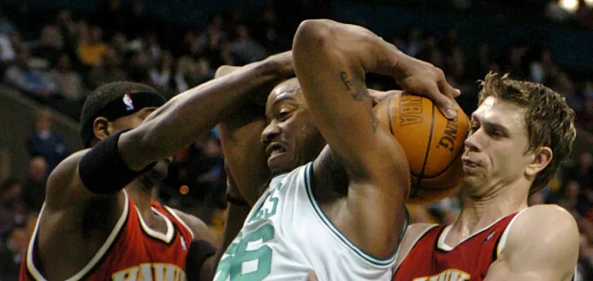 Boston, MA - April 14: Boston Celtics rookie Brandon Hunter battles for the ball with Atlanta Hawks Stephen Jackson, left, and Bob Sura.