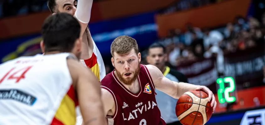 Davis Bertans lidera Letônia em vitória sobre a Espanha