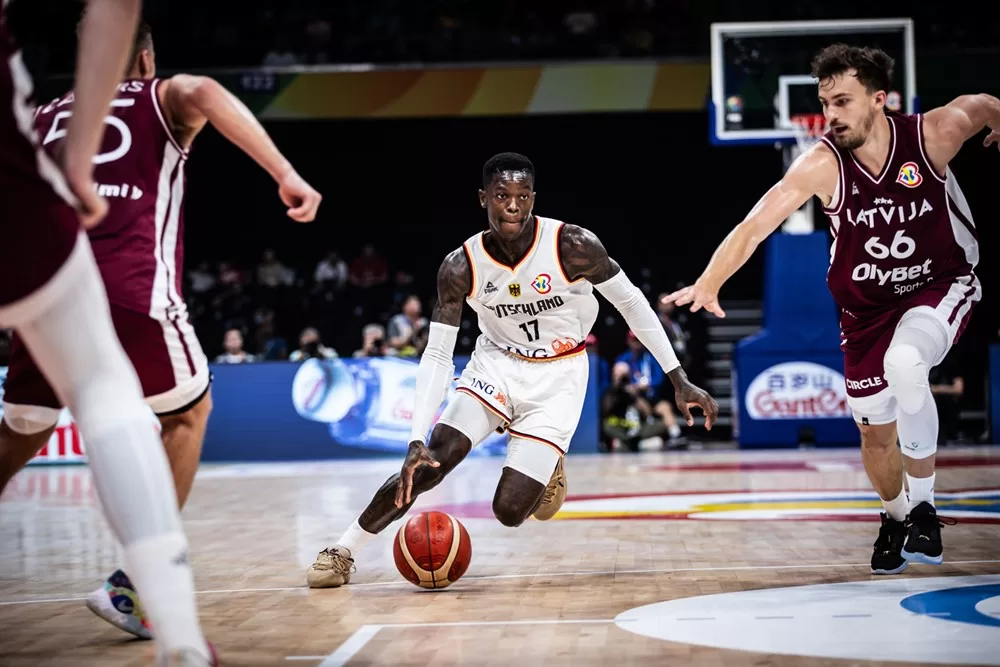 Schroder tem péssimo jogo contra Letônia, mas Alemanha vence