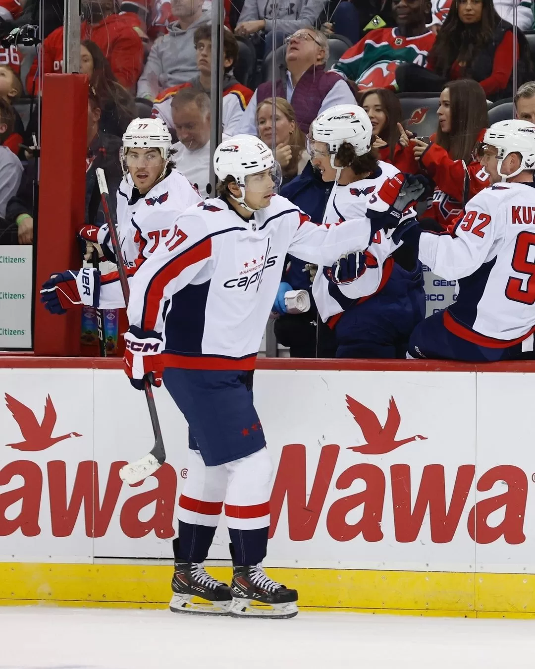 Capitals vencem os Devils em jogo maluco de 10 gols