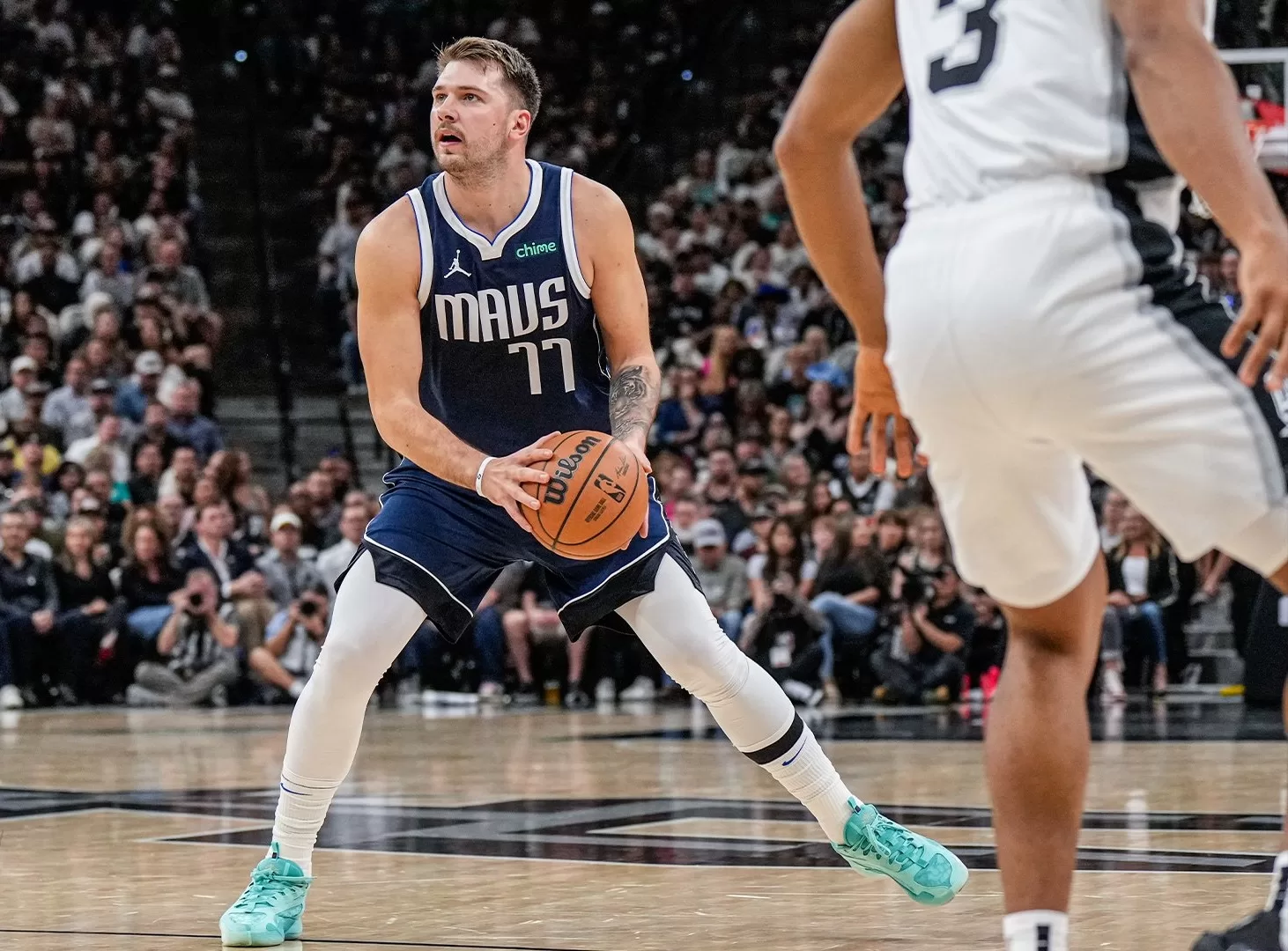 Mavericks vencem Spurs com Doncic decisivo e estreia de Wembanyama