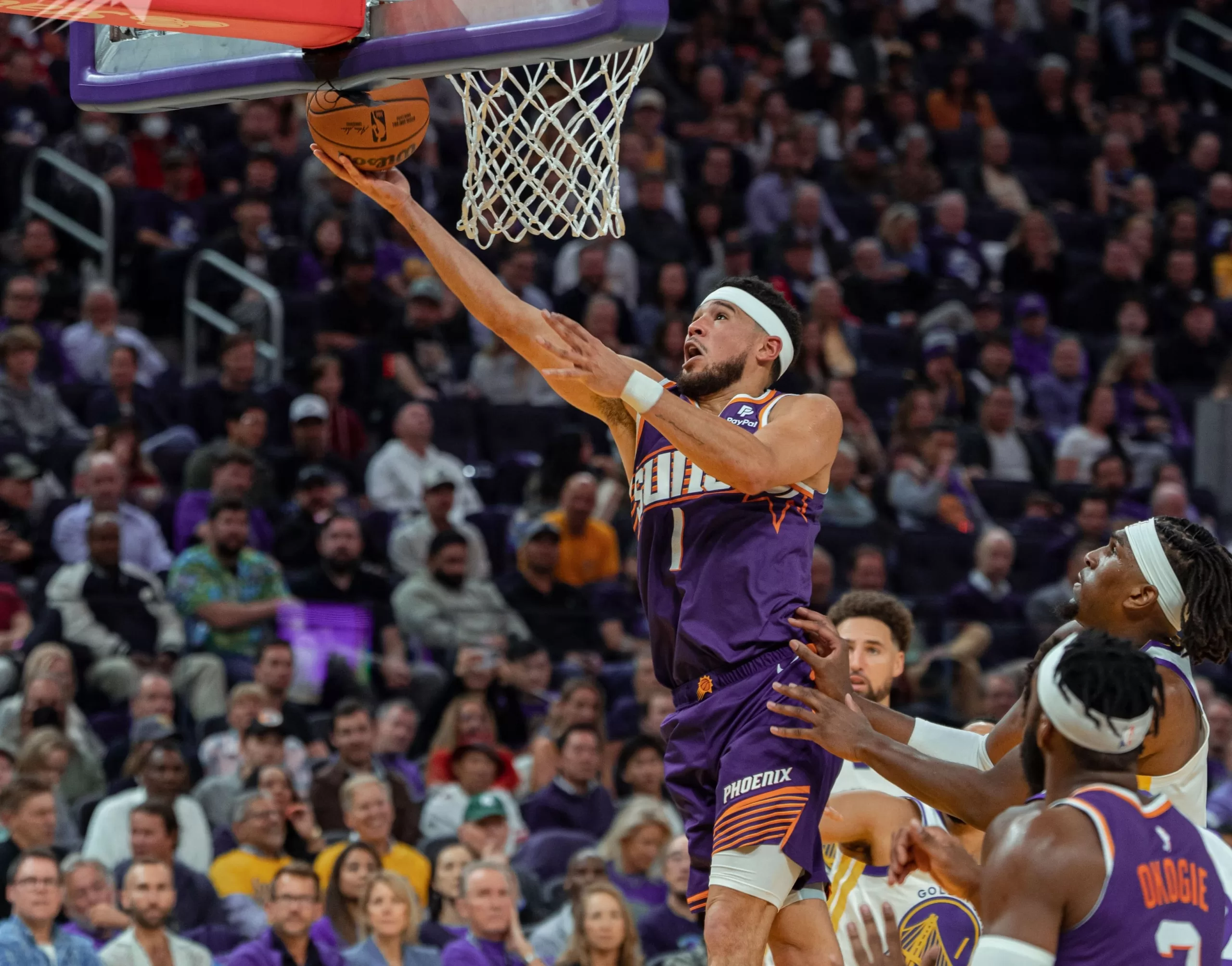 Suns vencem Warriors com grande atuação de Devin Booker