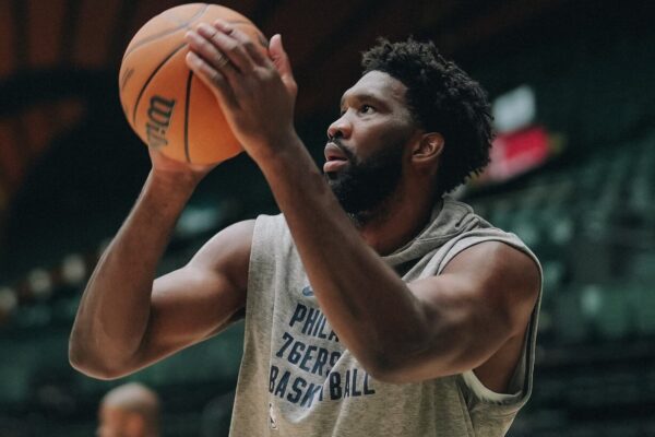 Joel Embiid no training camp 2023 dos 76ers