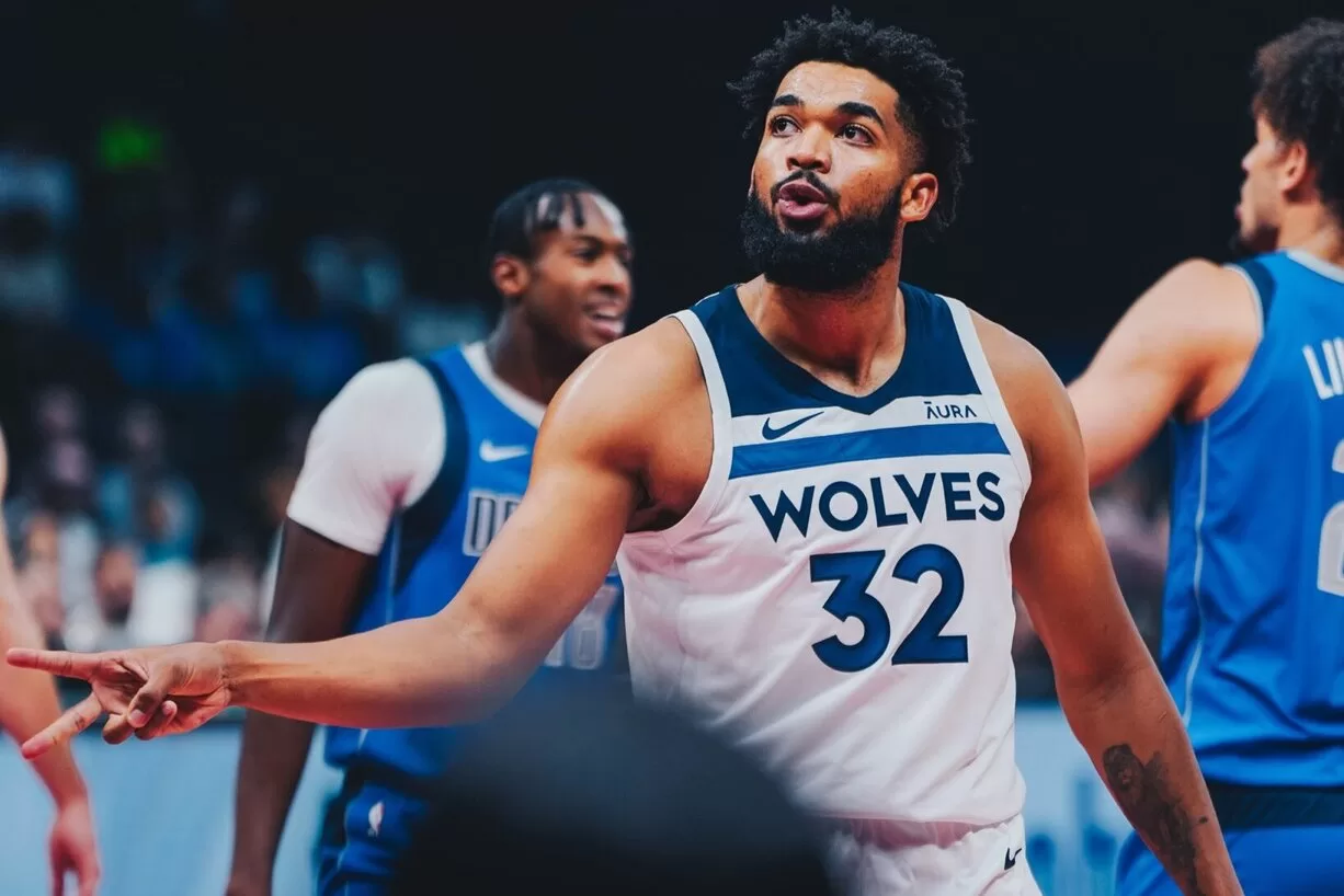 Towns lidera Timberwolves em partida da pré-temporada 2023 contra os Mavericks