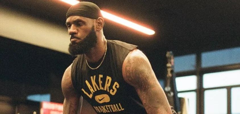 LeBron no camp dos Lakers em 2023