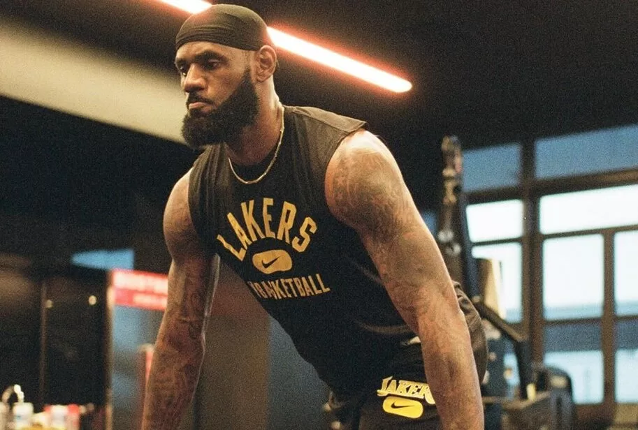 LeBron no camp dos Lakers em 2023