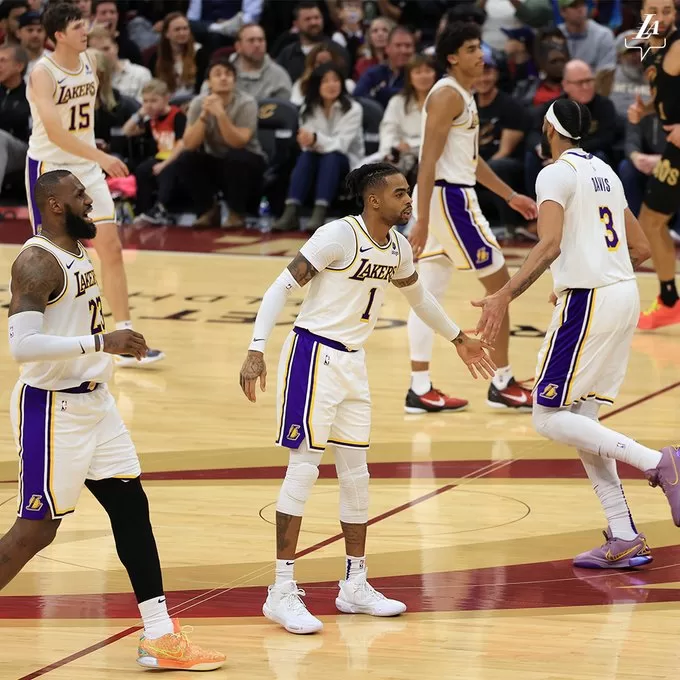 Lakers vencem Cavs