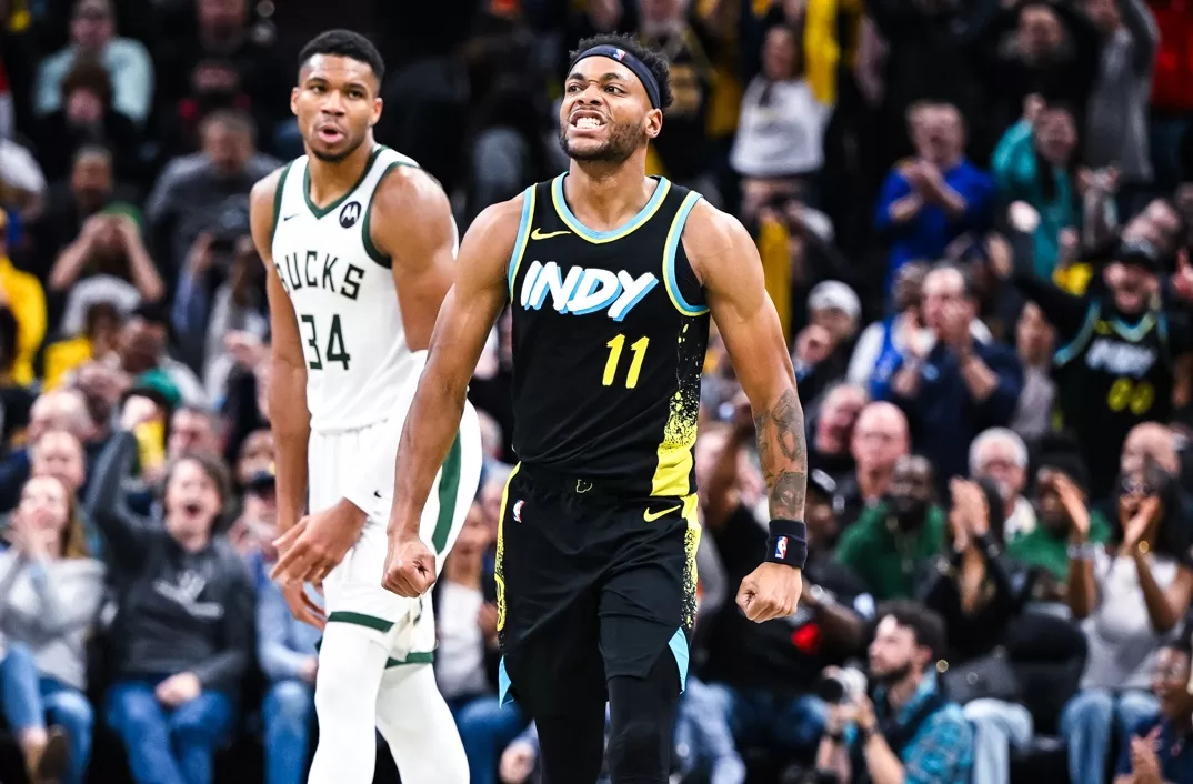 Pacers x Bucks Bruce Brown Giannis Antetokounmpo