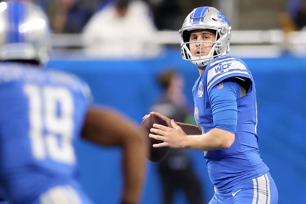 DETROIT, MICHIGAN - NOVEMBER 19: Jared Goff #16 of the Detroit Lions looks to pass during the second quarter of a game against the Chicago Bears at Ford Field on November 19, 2023 in Detroit, Michigan