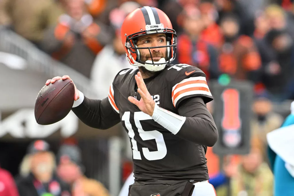 CLEVELAND, OHIO - DECEMBER 10: Joe Flacco #15 of the Cleveland Browns looks to pass during the second quarter against the Jacksonville Jaguars at Cleveland Browns Stadium on December 10, 2023 in Cleveland, Ohio.