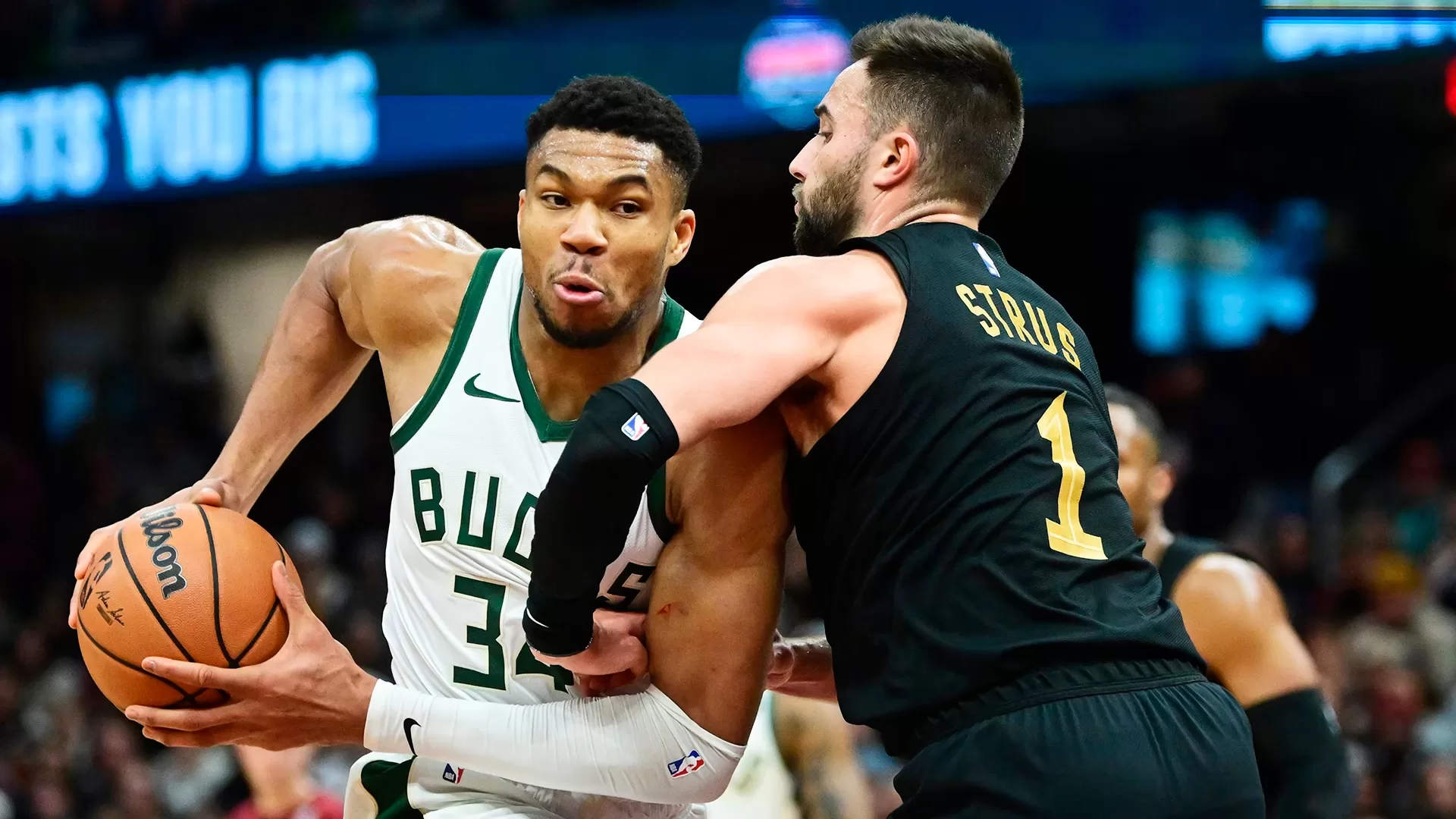 Milwaukee Bucks vira no segundo tempo e conquista vitória em cima do Cleveland Cavaliers