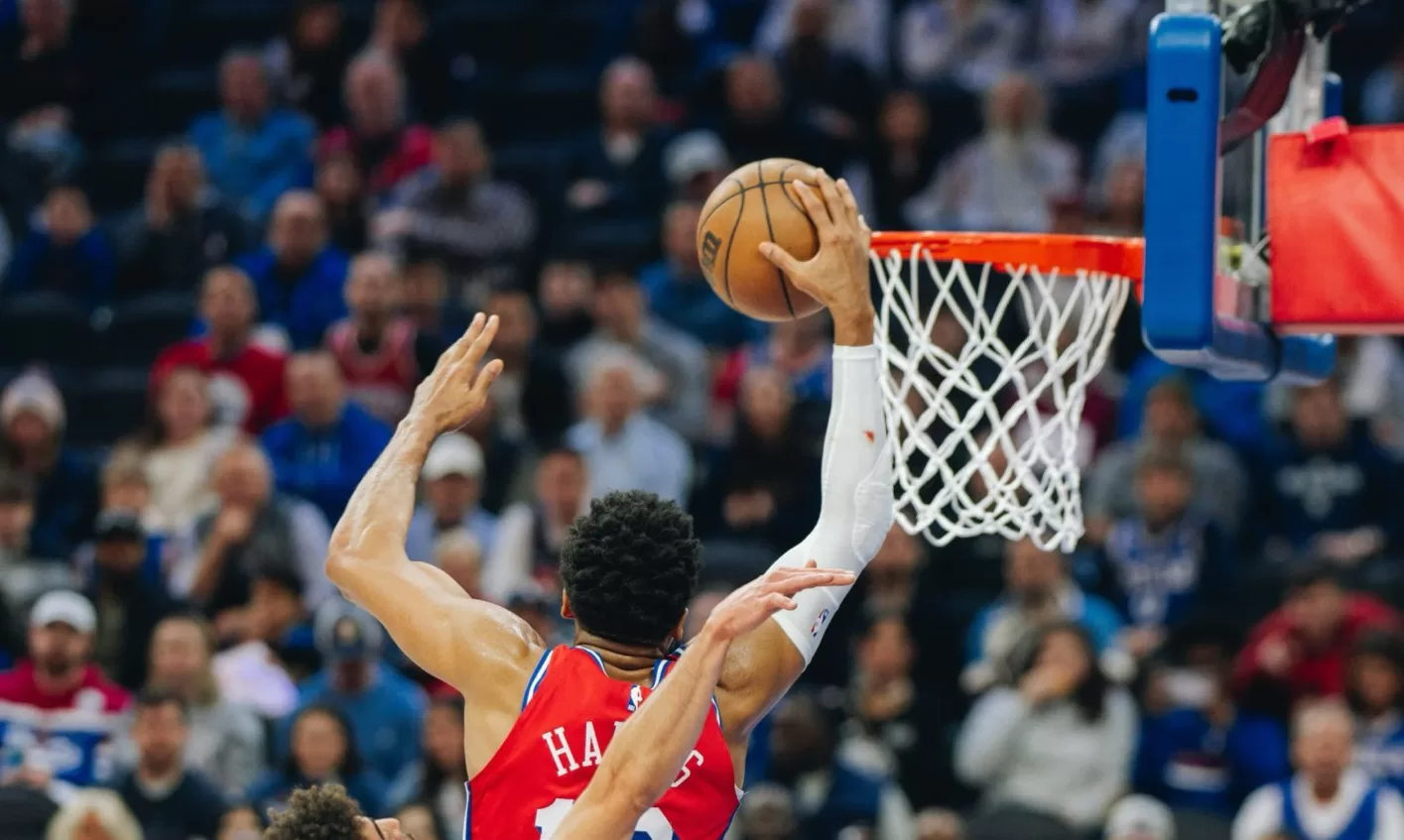 Harris faz 37 pontos e comanda vitória dos 76ers contra Kings