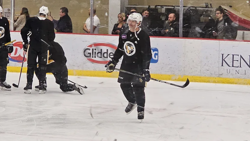 Jagr treina com jogadores dos Penguins antes de ter número aposentado