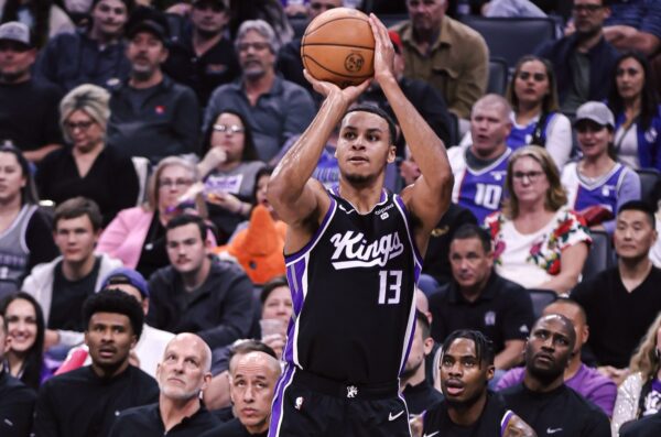 Kings vencem 76ers com grandes atuações de Fox e Murray