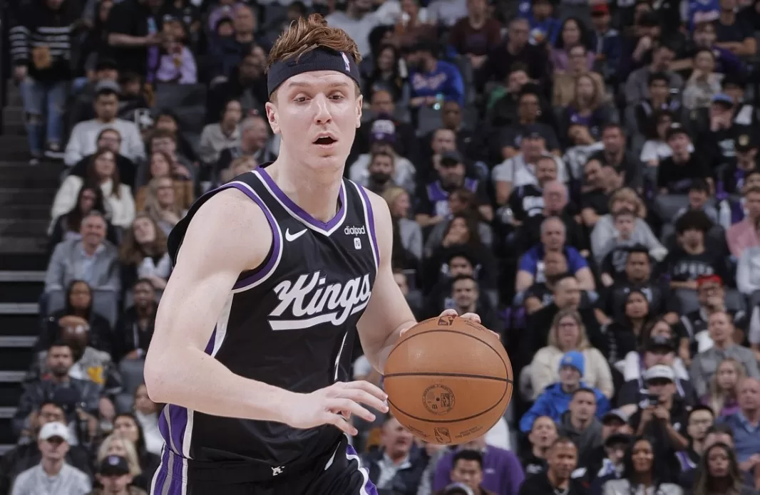 Kevin Huerter desloca ombro e vira desfalque no Sacramento Kings