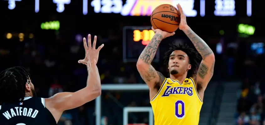 Hood-Schifino passa por cirurgia nas costas, e desfalcará Lakers por tempo indeterminado