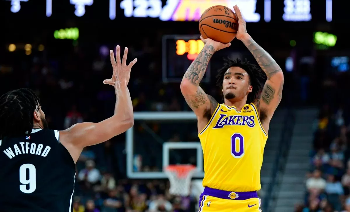 Hood-Schifino passa por cirurgia nas costas, e desfalcará Lakers por tempo indeterminado